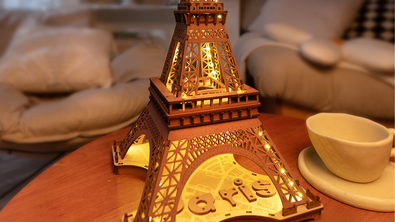 Samen de Eiffeltoren modelbouwen voor plezier en gezelligheid